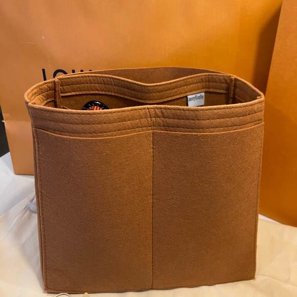 Louis Vuitton low key mm hobo - Picture 16 of 16